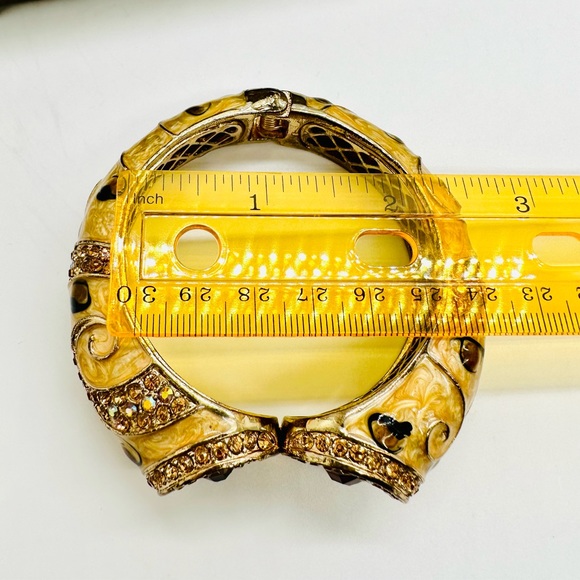 🔥  Gorgeous Rhinestone Statement Bracelet - Picture 12 of 17